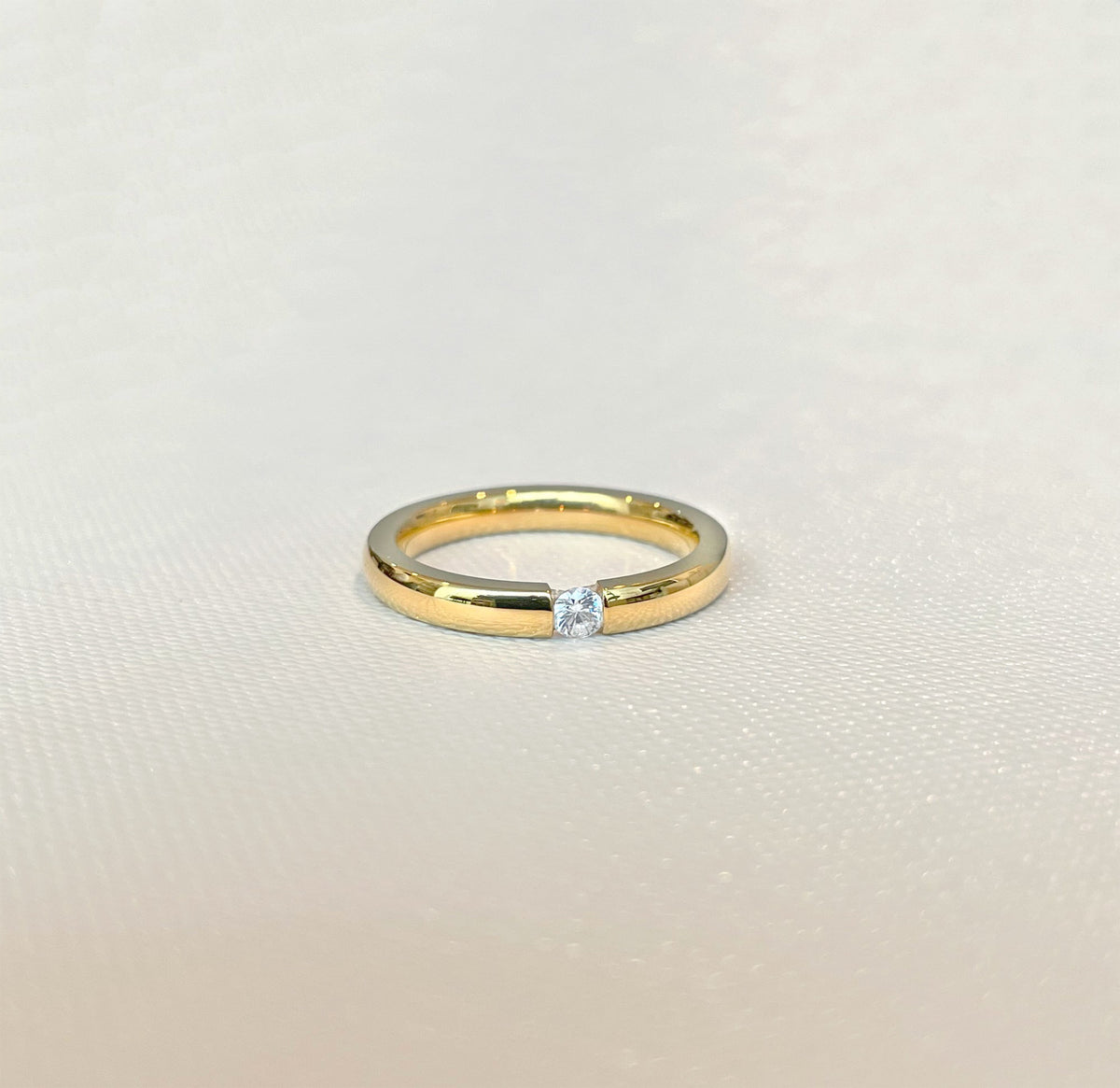 Gold Floating Solitaire Stone Ring - Waterproof Jewelry Sample