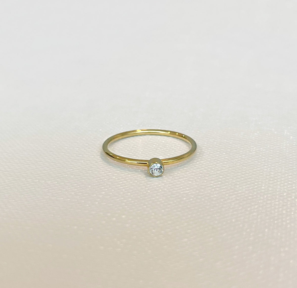 18K DAINTY GOLD SOLITAIRE RING - SAMPLE