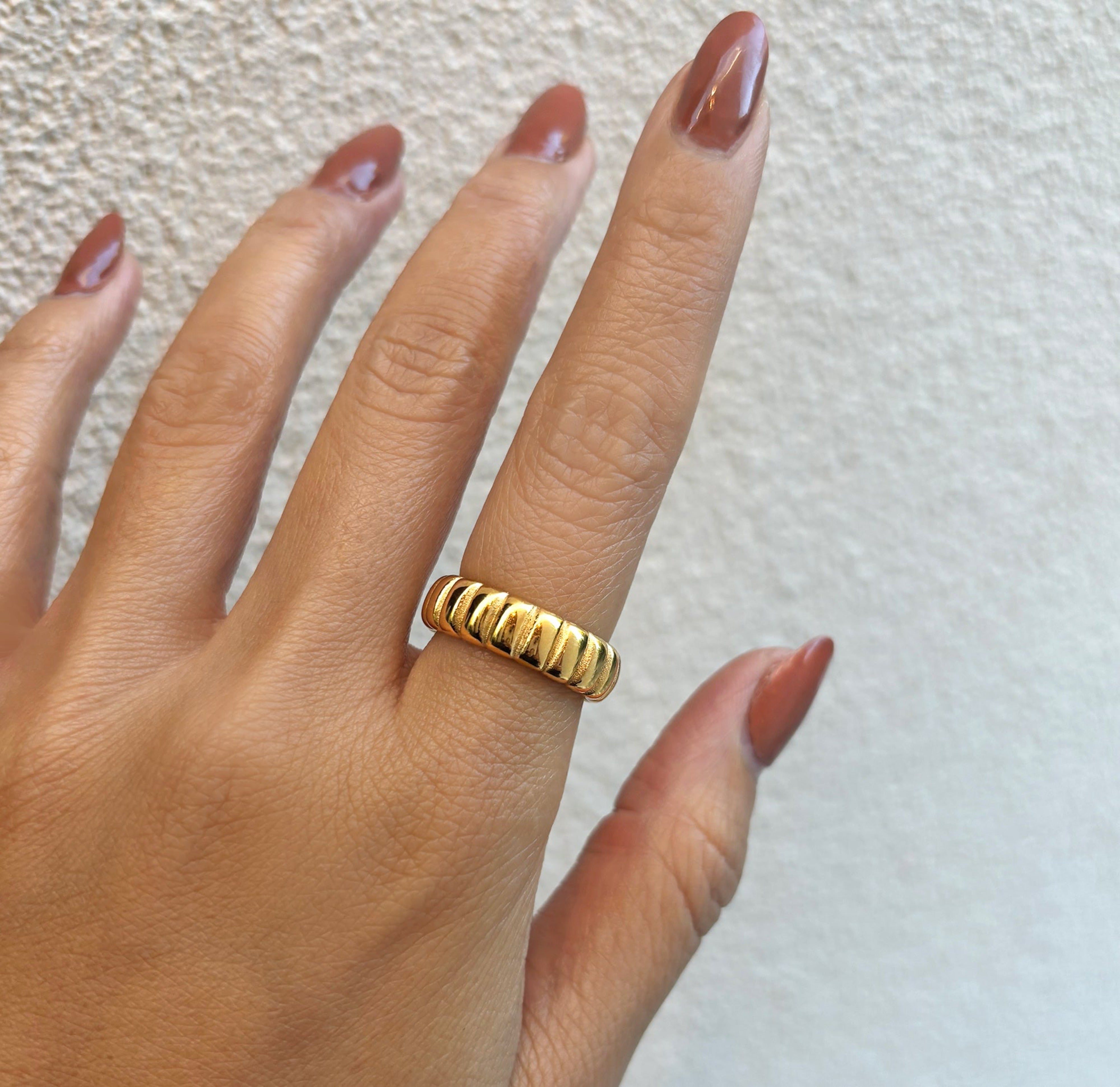 Gold ribbed ring  waterproof  rings