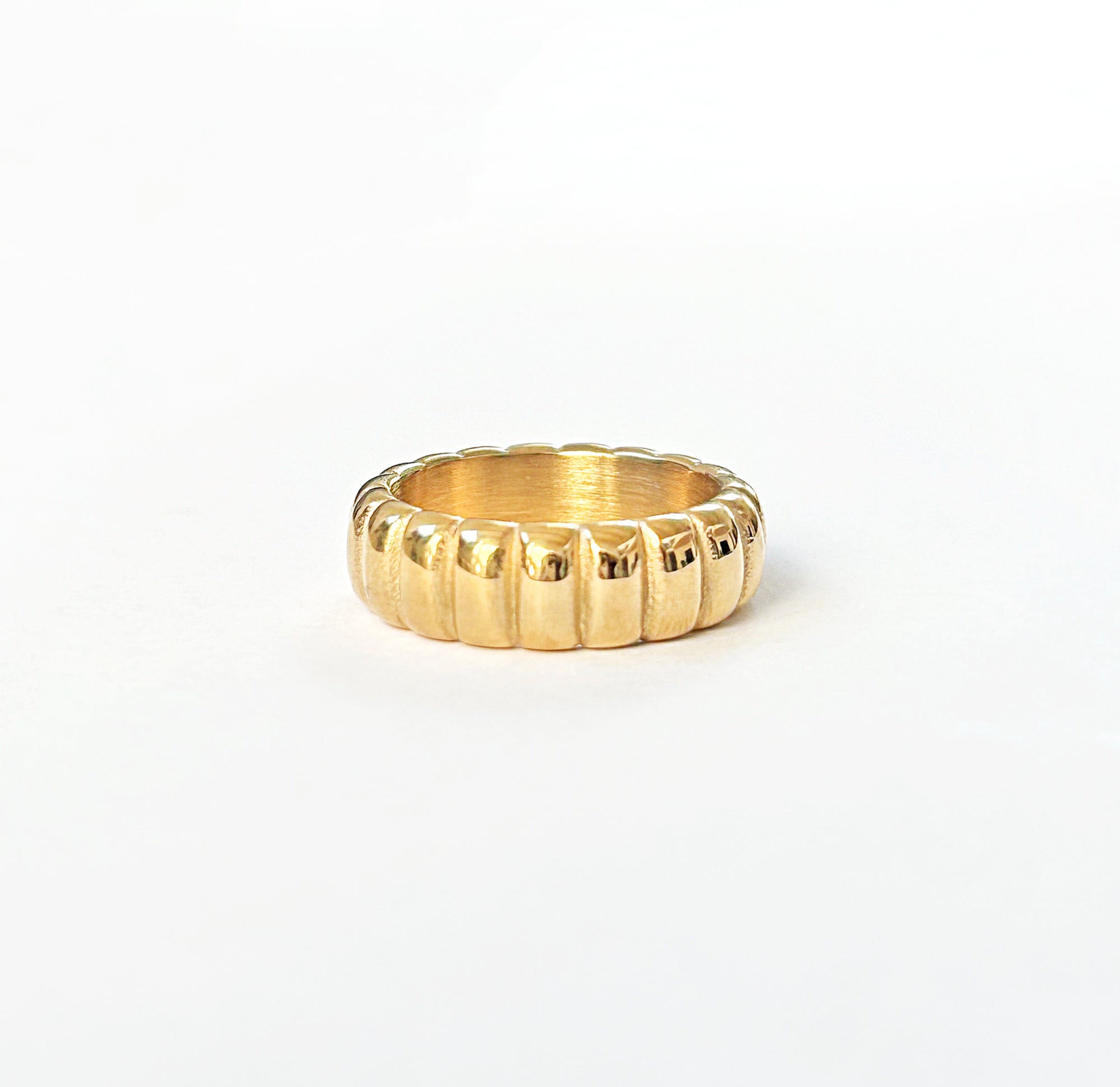 Gold ribbed ring  waterproof  rings