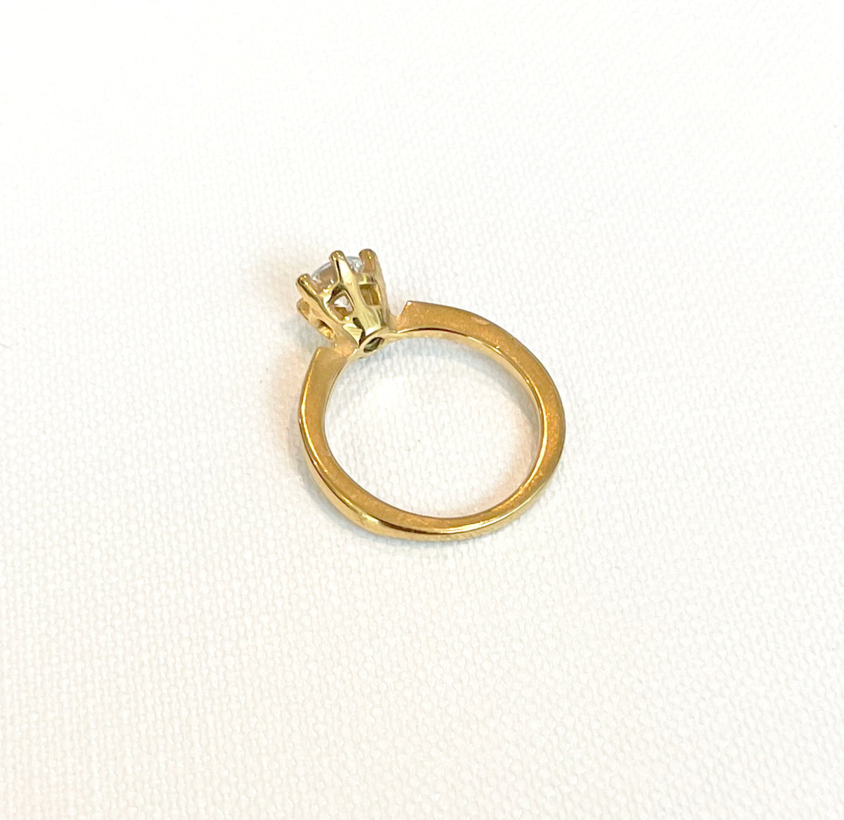 18K GOLD 6 PRONG SOLITAIRE RING - SAMPLE