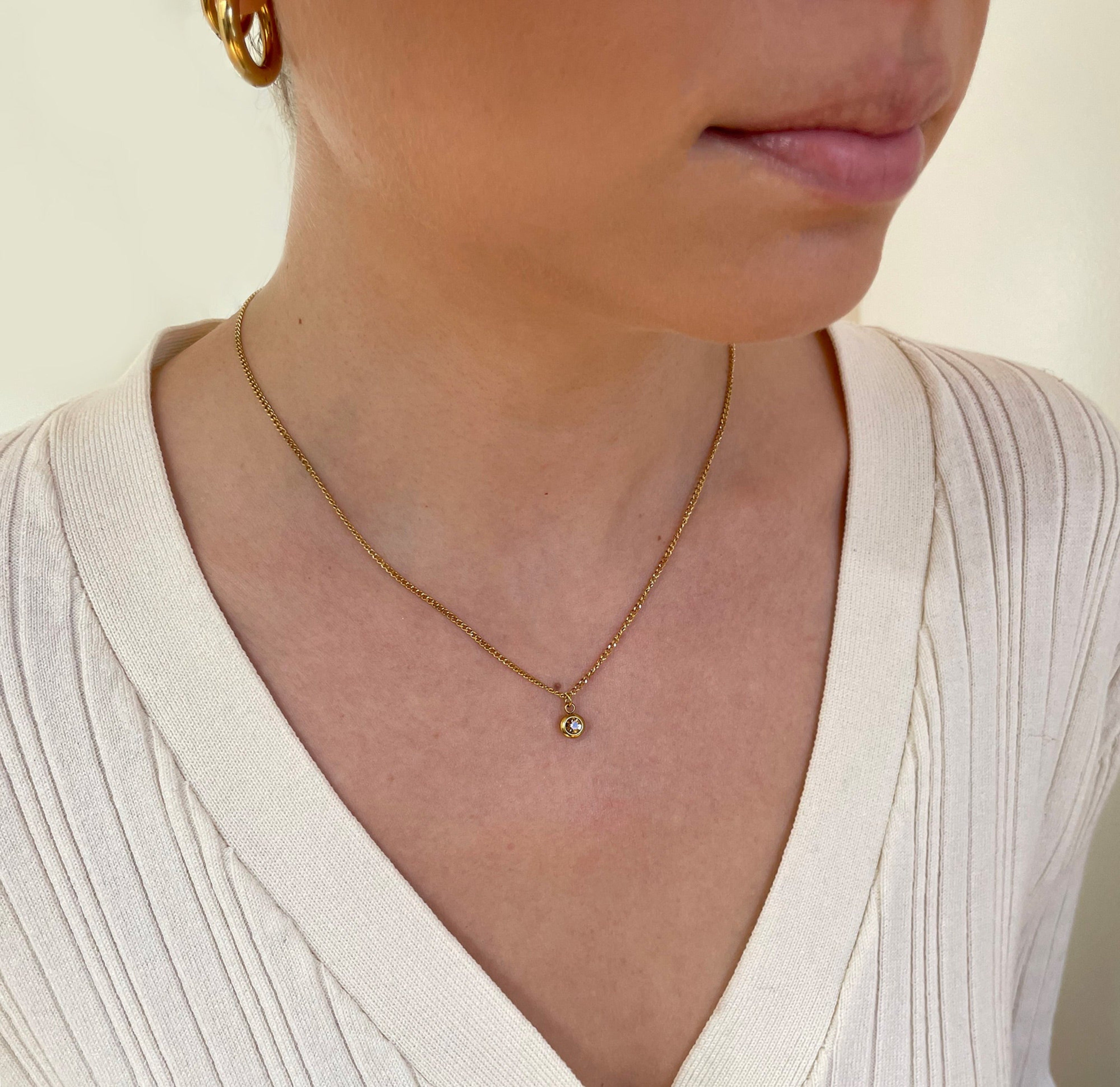 GOLD DAINTY PENDANT NECKLACE