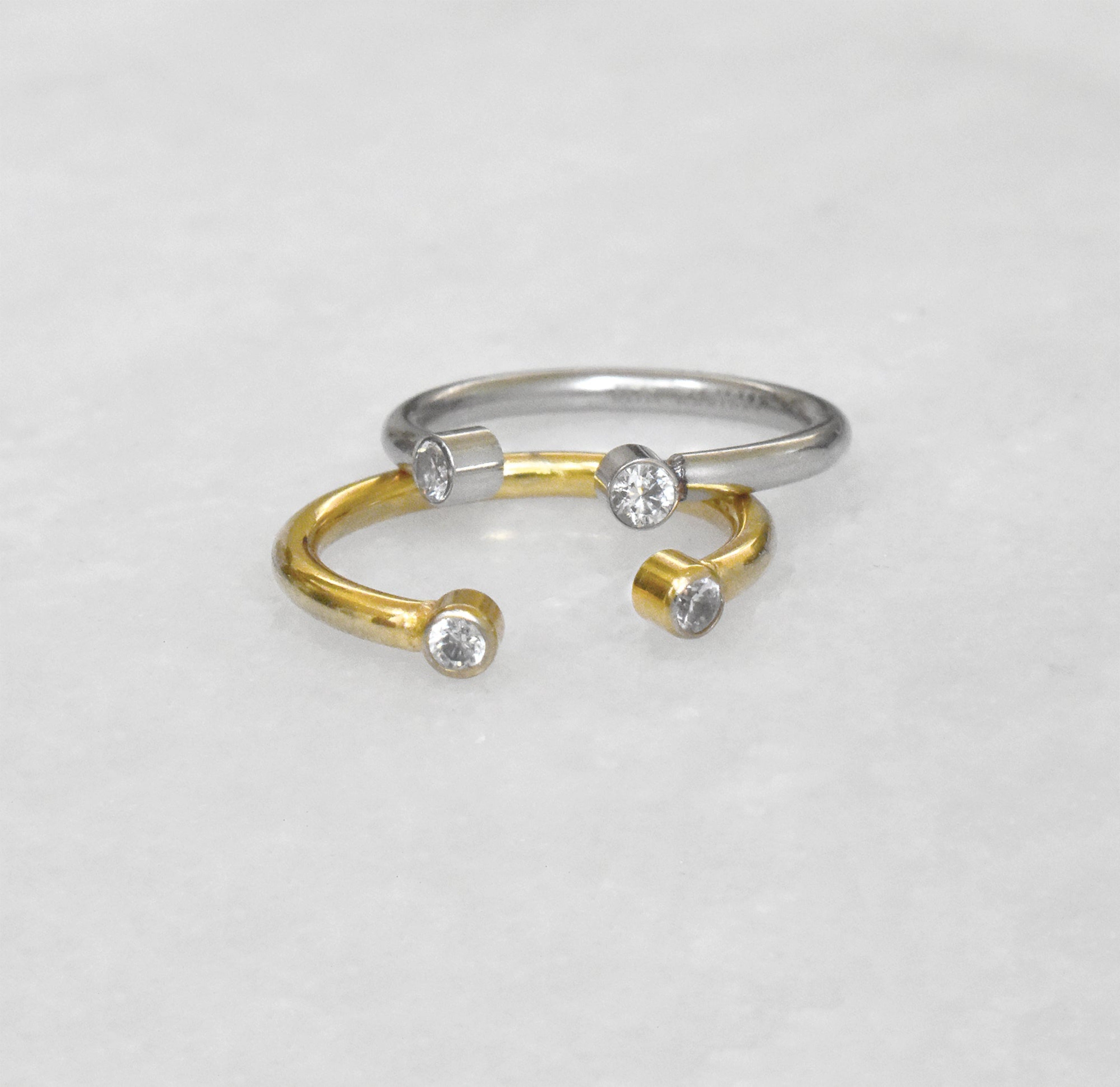 Jolie dainty gold and silver open ring. Waterproof jewelry