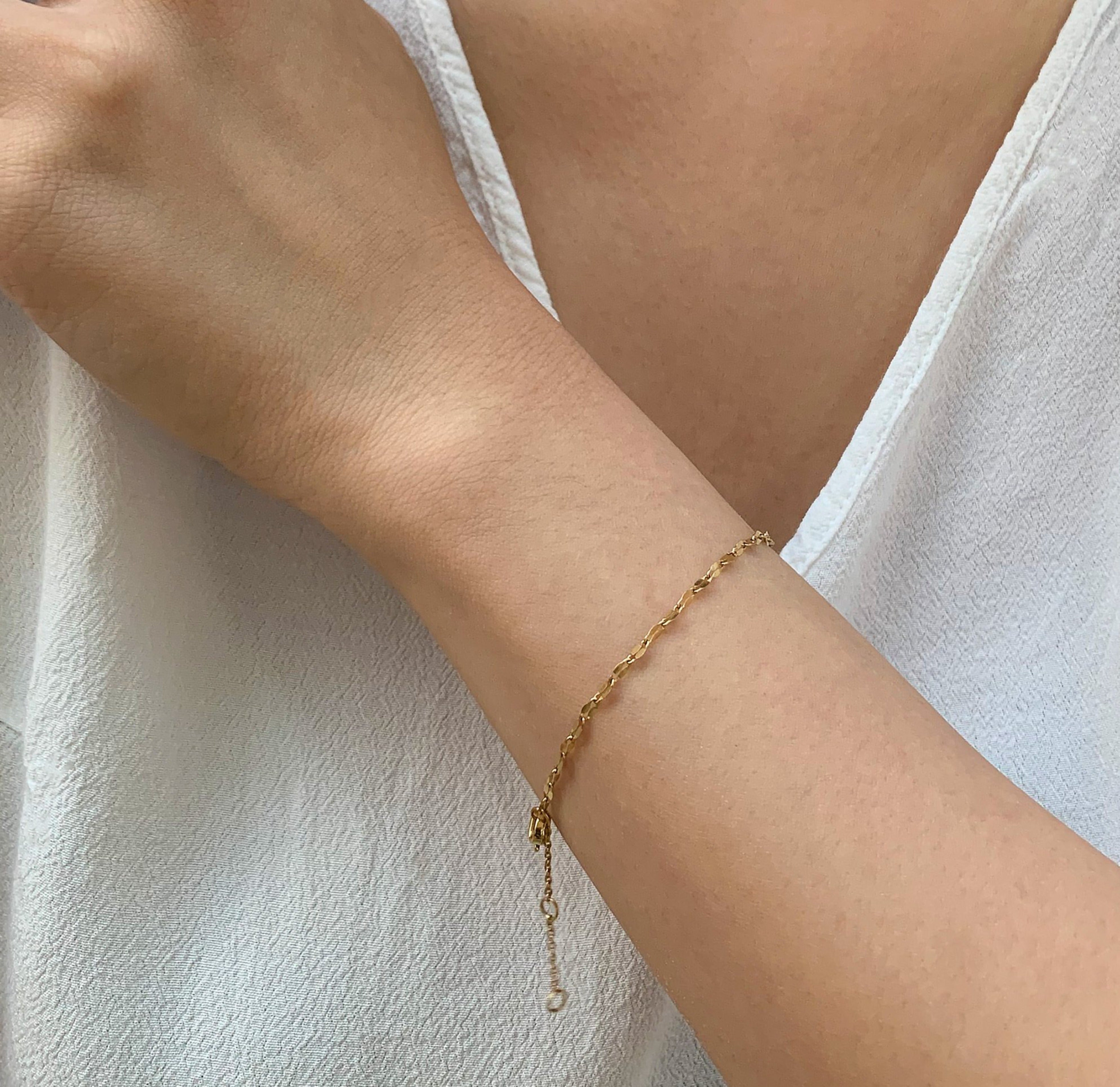 gold dainty chain bracelet