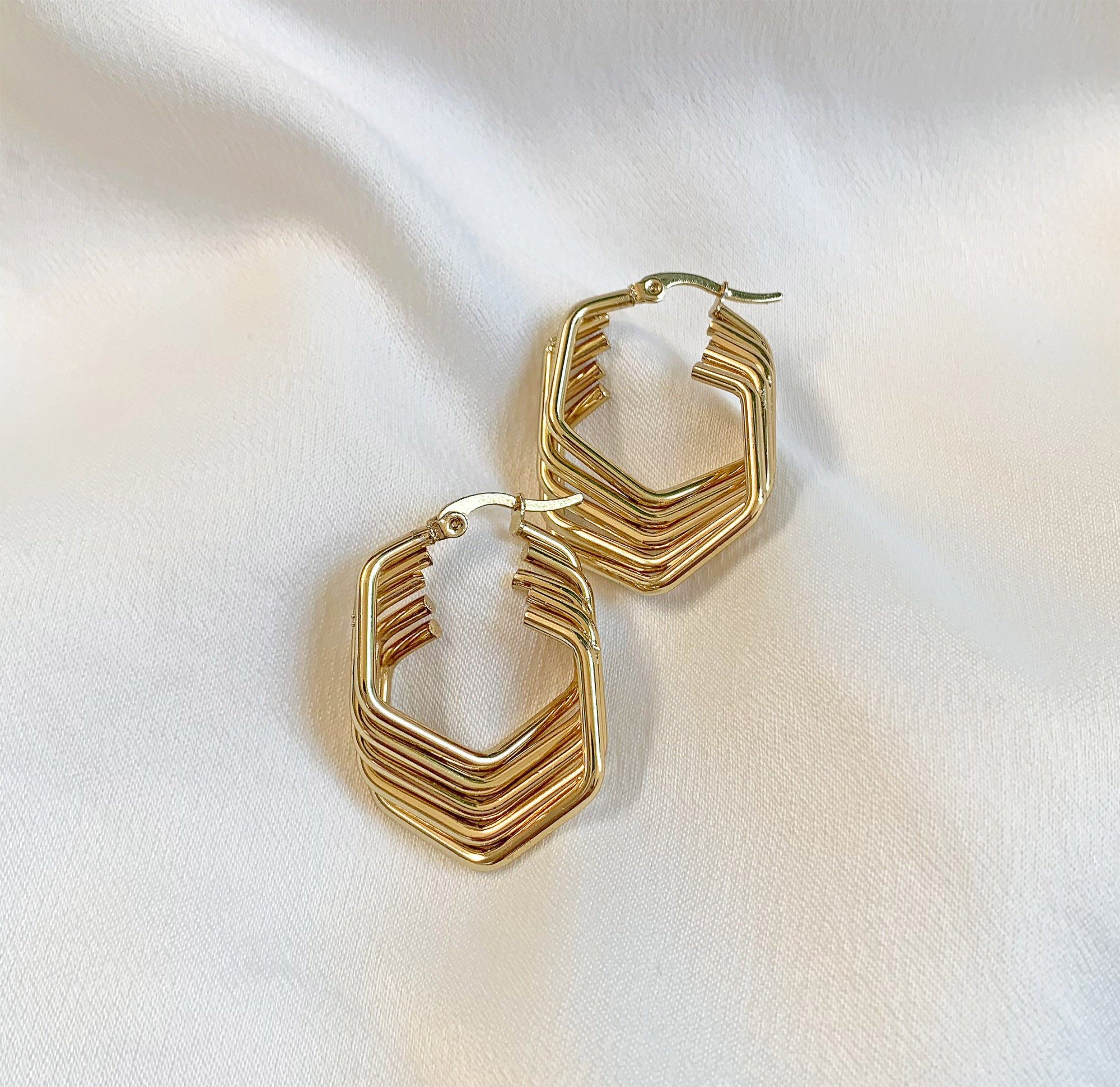 gold hoop earrings twist