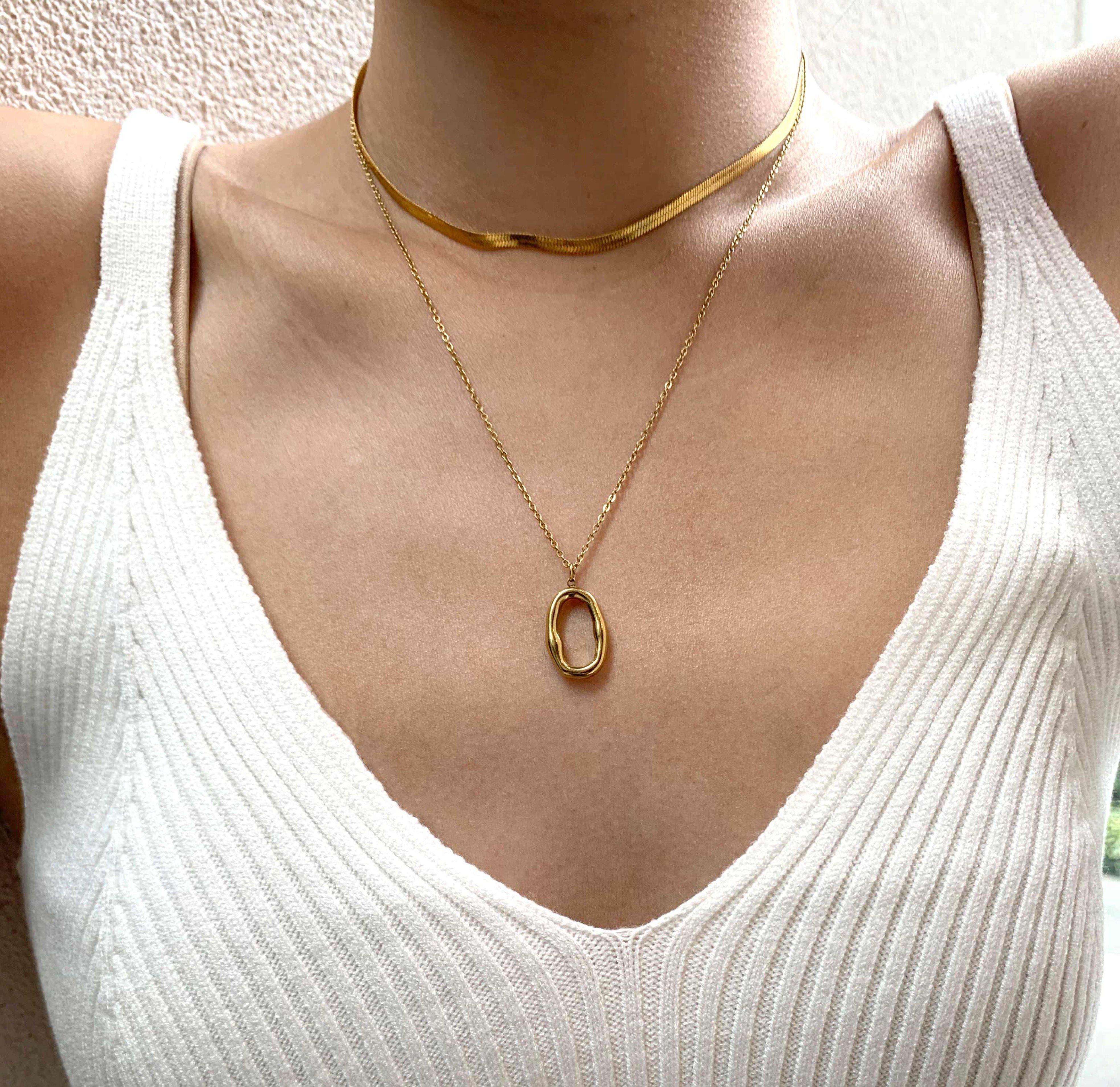 gold oval pendant necklace