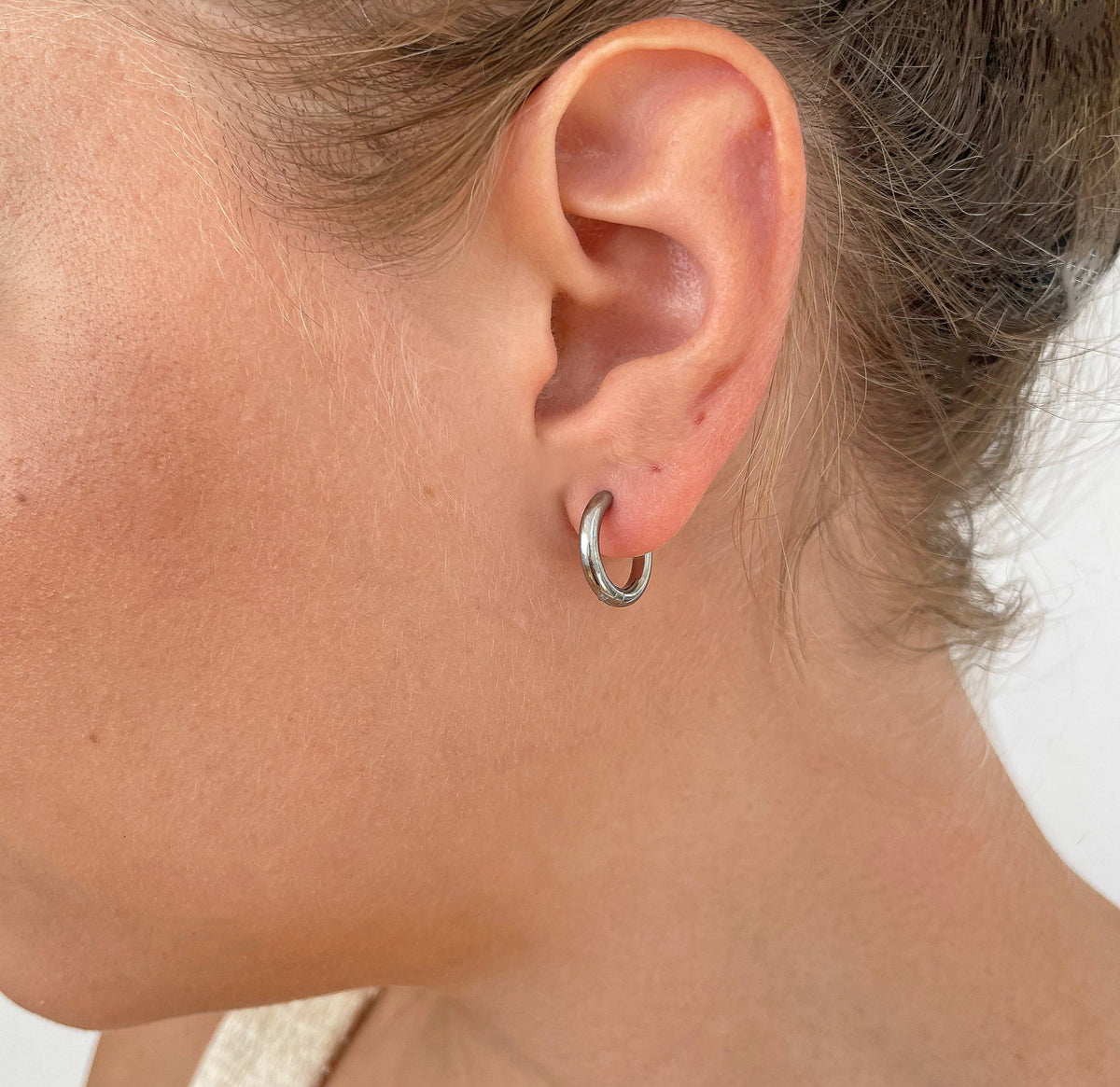 silver huggie hoops earring waterproof jewelry